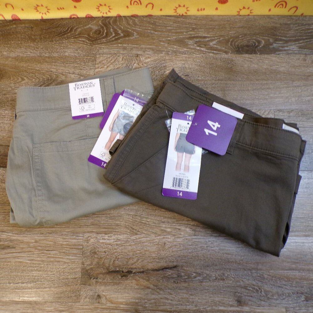 BOSTON TRADERS NWT Women's Roll Cuff Short Size 14 – 2 Pair: Green & Brown